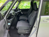 運転しやすいシンプルな操作パネル。必要な情報を一目で確認でき、安全運転をサポートします。快適なドライブをお楽しみください。