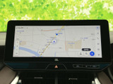 目的地設定も簡単。高精細な画面で、スムーズなカーナビゲーションをサポートします。ドライブの計画もスマートにこなせる頼もしい相棒です。