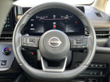握りやすいステアリングは、運転操作をサポート。操作性も良く、快適なドライビングを追求しました。
