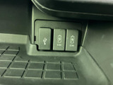 後方の状況を画面で確認できるので、安全な駐車をサポートします。狭い場所でも安心して駐車できます。
