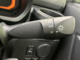 操作しやすいウインカーレバーは、確実な合図を出すことができます。日常の運転から、安全運転をサポートする機能としてご活用ください。
