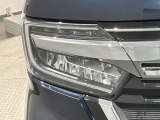 LEDヘッドライトは、点灯の瞬間から最大光量を発揮し、突然暗くなるトンネルなどでの安定感を高めます。