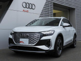 シングルフレームに燦然と輝くAudiのシンボルである4つの輪。4つの自動車メーカーが手を組み、Auto Unionを設立したことに由来します。