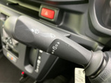 雨天時でもクリアな視界を確保できるワイパー操作は、安全運転に不可欠。直感的な操作で、運転に集中できます。