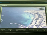 停車中にテレビや映像を楽しめる機能が備わっています。休憩時間などにリラックスできます。長距離ドライブのお供に最適です。