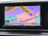 運転をサポートするナビゲーションシステム。目的地までの道順をわかりやすく表示し、快適なドライブをサポートします。