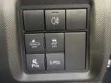 【スマートアシスト】走行中に前方の車両等を認識し、衝突しそうな時は警報とブレーキで衝突回避と被害軽減をアシスト。より安全にドライブをお楽しみいただけます。