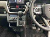 手元のボタンから、オーディオやナビなどの操作ができりるので、よそ見をせずに安全に運転に集中できます。