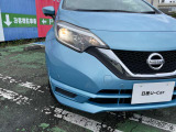ハロゲンランプのヘッドライトになります。