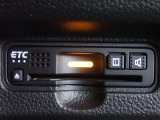 ■【ETC車載器】が装備されています。セットアップをしてお渡しとなり、ETCカードを差し込むだけで高速道路の利用が可能です。