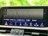 使いやすいインターフェースで快適なドライブをサポートします。多彩な機能が詰まったナビゲーションシステムが、目的地への案内をスムーズに行います。