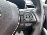 アダプティブクルーズコントロール機能付きです。走行中に先行車の様子を検知しながら、設定した車速の範囲内で先行車との距離のキープを支援します。詳細は販売店スタッフまでおたずねください。
