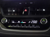 車内を快適に、オートエアコンを装備しています。