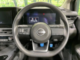 インテリアに合わせたデザインのステアリングは、運転される方のことも考え、運転しやすい形状、大きさです。是非一度、実際に触ってお確かめください。