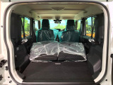 普段のお買い物や通勤、送迎等に十分な荷室スペースを確保しております。セカンドシートを倒すと、大きな荷物の積載も可能です♪