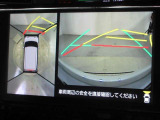 パノラミックビューモニター付きです。車両を上から見たような映像をディスプレイオーディオ画面に表示。運転席からの目視だけでは見にくい、車両周辺の状況をリアルタイムでしっかり確認できます。