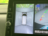 駐車時の安全性を高めるバックモニター。狭い場所でもスムーズな駐車をサポートします。ガイドライン表示で、より確実な駐車操作が可能。