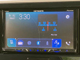 高精細な画面で、運転中の情報提供とエンターテイメント性を高めます。操作も直感的に行え、快適なドライブをサポートします。