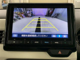 バックモニターで、後方を確認しながら安心して駐車することができます。※カメラが映し出す範囲は限られています。必ず車両周辺の安全を直接確認してください。