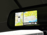 後方確認をサポートし、安全な運転に貢献します。駐車時など、狭い場所でも安心してお使いいただけます。