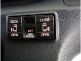 両側パワースライドドア付きだから、狭い駐車スペースなどでの 乗り降りラクラク!小さなお子さまのいるご家庭には嬉しい装備。