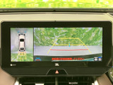 狭い場所での駐車も安心。後方の状況をクリアに映し出し、安全な駐車をサポートします。運転に自信がない方にもおすすめです。