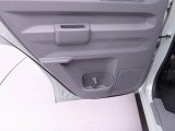 ドアのポケットにも小物やペットボトルが入ります!!