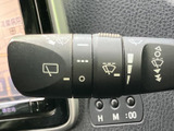 雨天時でもクリアな視界を確保できるワイパーレバー。視界を確保し、安全運転をサポートします。悪天候時でも安心です。