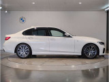 ご納車後も全国約200拠店のBMW正規ディーラーサービス工場にて保証対応いたします。お近くのBMW正規ディーラーをご案内の上、アフターメンテナンスをお受け頂けますので、安心してお乗りいただけます!!