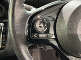 ステアリングにオーディオ操作スイッチが付いています。オーディオ画面に直接タッチしなくても操作が出来ますので、運転に集中できます。