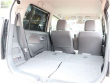 お車選びをお楽しみ頂けるよう、在庫車の展示スペースを十分に確保しております。