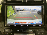 リバース時の安全性を高めるバックモニター。狭い場所でも視認性を確保し、スムーズな駐車をサポートします。運転に自信がない方にもおすすめです。
