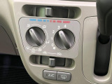 寒い冬も暑い夏も全席に快適な空調を届けてくれる、ダイヤル式エアコンを装備♪