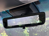 【デジタルインナーミラー】後席の大きな荷物や同乗者で後方が確認しづらい時でも安心!カメラが撮影した車両後方の映像をルームミラー内に表示。クリアな視界で状況の確認が可能です!
