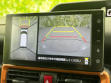 駐車時の安全性を高めるバックモニター。狭い場所でも、周囲の状況を確認しやすく、スムーズな駐車操作を支援します。