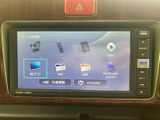 多彩なソースに対応し、快適なドライブをサポート。CDやUSB、Bluetooth接続で、お好みの音楽を存分にお楽しみいただけます。使いやすいインターフェースも魅力です。