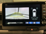 リバースギアに入れるだけで後方の表示へ切り替わります。夜間や雨の日の駐車も楽になりますよ。