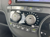 使い勝手のいいマニュアルエアコンです。ダイヤルを回すだけの簡単操作なので運転中でもスムーズに温度調節が出来ます。
