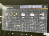 お好みの音楽やラジオをクリアな音質で。多様なメディアに対応し、車内を心地よい空間に変えます。ドライブの楽しさをさらに高めます。