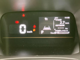 視認性の高いメーターで、運転に必要な情報を確認しやすいです。燃費や水温など、細かな情報も把握できるので安心。日常使いにも最適です。