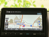 目的地までスムーズに導いてくれるナビゲーションシステム。高精細な地図で、初めての道でも安心です。運転に集中できる環境をサポートします。