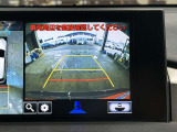 【バックカメラ】運転席から画面上で安全確認ができます。駐車が苦手な方にもオススメな便利機能です。