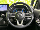 手に馴染むステアリングホイールは、運転の楽しさを高めます。操作性も良く、スムーズなハンドリングが期待できます。快適なドライブをサポートします。