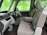 機能的な操作系がまとめられた、洗練されたコクピット。運転に必要な情報を一目で確認でき、安全運転をサポートします。