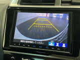 リバースギアに入れるだけで後方の表示へ切り替わります。夜間や雨の日の駐車も楽になりますよ。