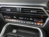 オート式エアコンは操作性が良好です。運転席と助手席にはシートヒーターが装備されており、座面と背もたれをすばやく温め、寒い時期にも快適な運転環境を提供します。