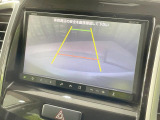 【バックカメラ】駐車時に後方がリアルタイム映像で確認できます。大型商業施設や立体駐車場での駐車時や、夜間のバック時に大活躍!運転スキルに関わらず、今や必須となった装備のひとつです!