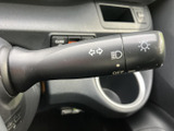 操作しやすいウインカーレバーで、安全な車線変更をサポートします。確かな操作感で、スムーズな運転を支援します。