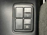 握りやすいステアリングで、快適な運転操作を実現。操作性にも優れ、スムーズなハンドリングをサポートします。上質な素材感も魅力です。