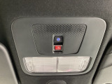 緊急通報ボタンは天井にあります。運転中の体調不良や、エアバッグの作動しない事故の際には押してください。